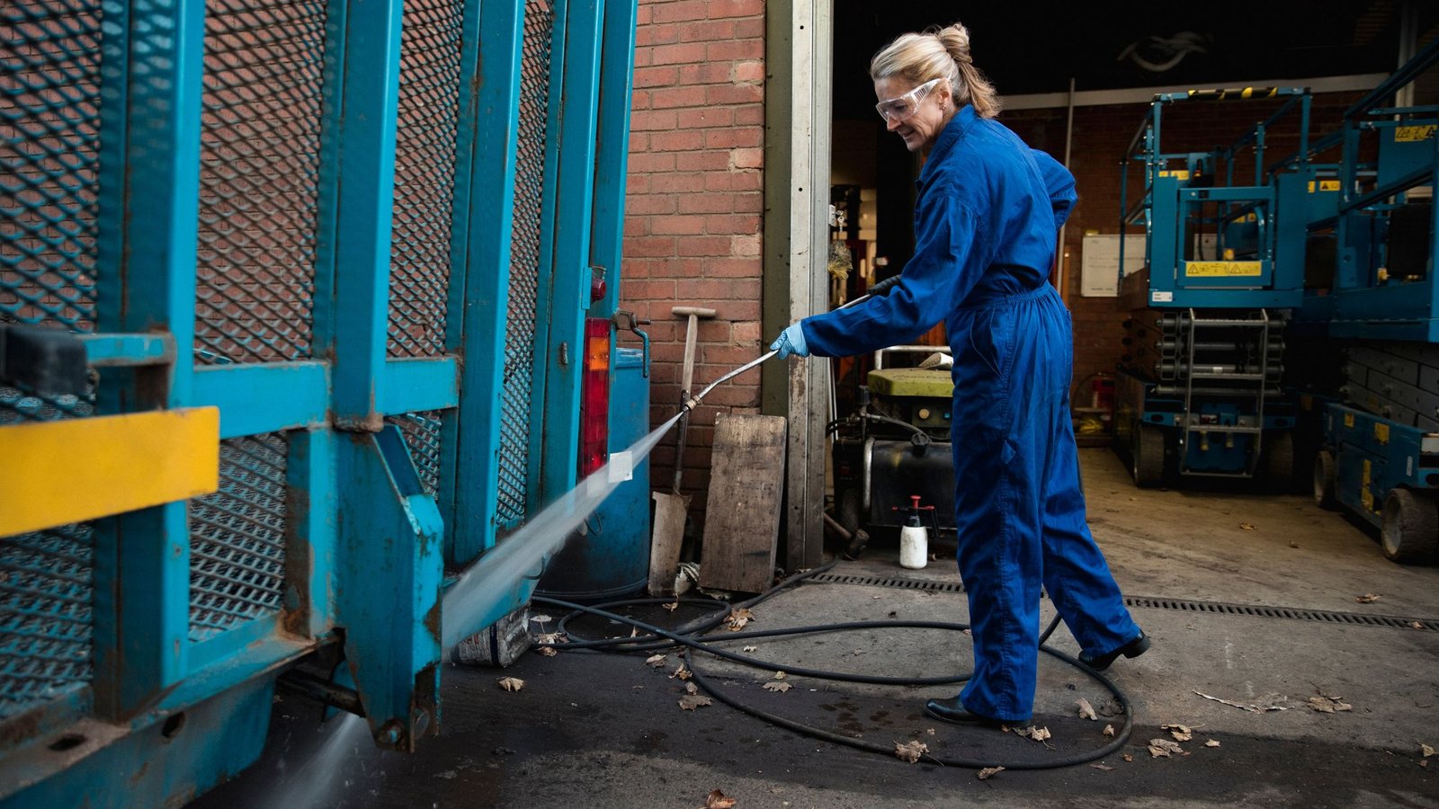 Warehouse and factory cleaning services